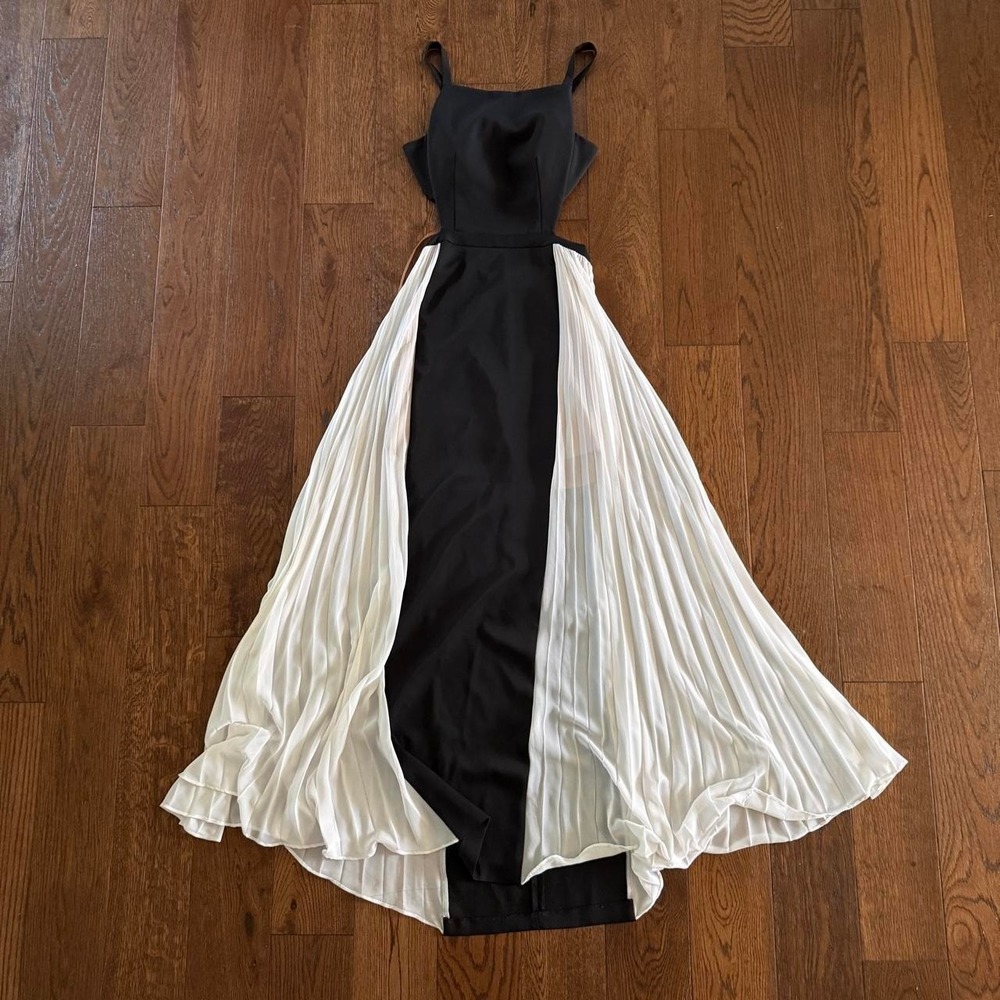 BCBGMAXAZRIA Women's Size 2 Black White Pleated Cutout Maxi Dress